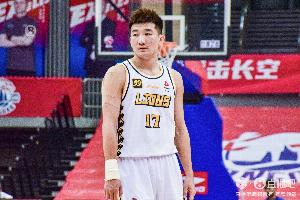 孙铭徽成CBA历史首位后卫DPOY！此前获奖的均是锋线球员