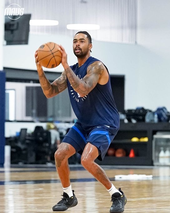 开云综合服务-开练&amp;期待新赛季！独行侠官方晒新援拉塞尔多张训练照