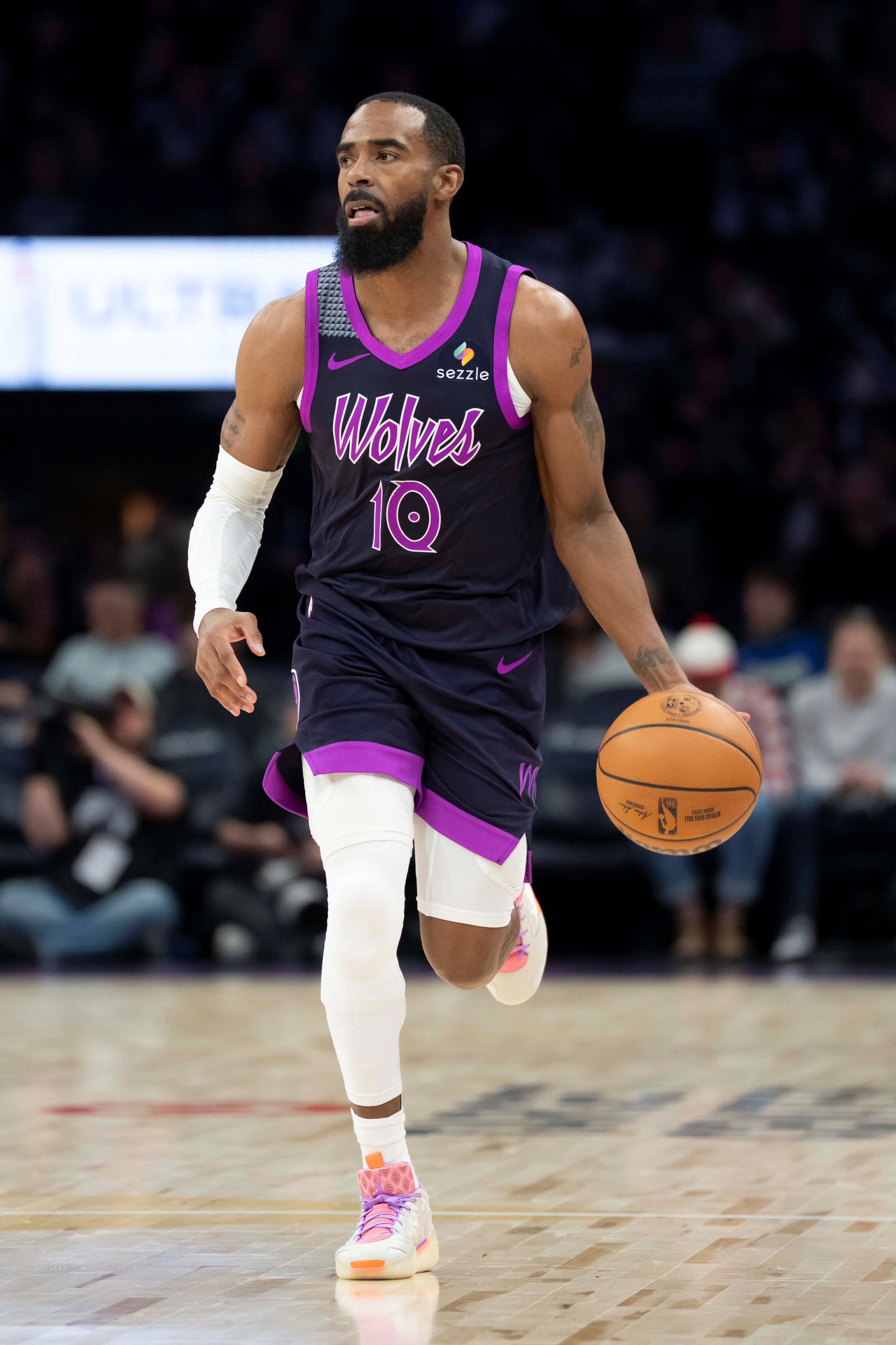 开云综合服务-谁需要控卫？👀黄蜂官宣裁掉38岁老将康利 球员连续被交易两次